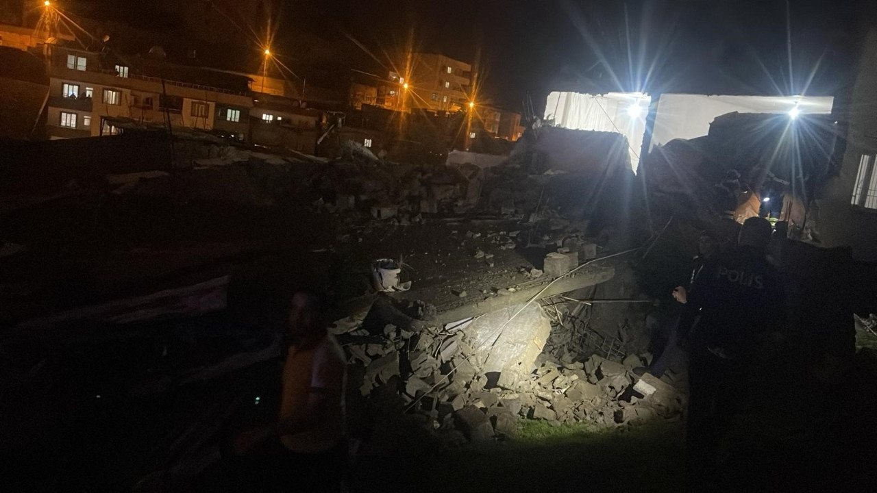 Siirt’te Sağanak Yağış Sonrası Metruk Bina Çöktü