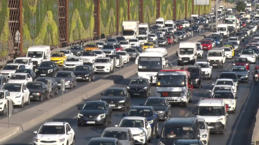 Kirmizi isiklarda yeni donem trafikte milyonlari ilgilendiren duzenleme XSP59GP8
